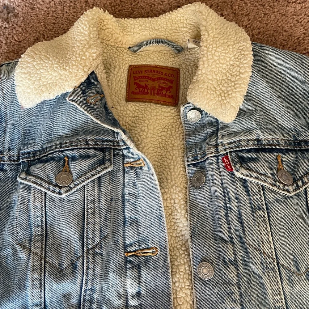 Levi's Denim Jacket with Cream Sherpa Lining - Picture 3 of 6